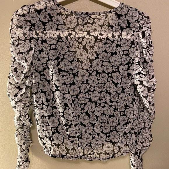 Flowered wrap blouse - Picture 5 of 5